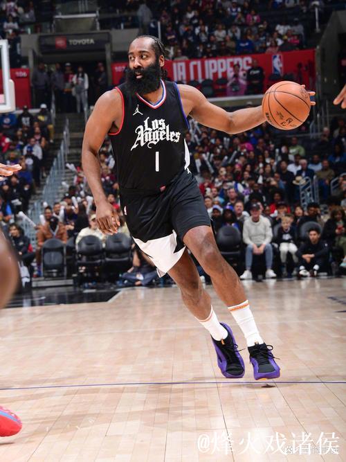 快船官方:哈登出战情况需赛前决定,卢讲话有误 快船官方:哈登出战情况需赛前决定,卢讲话有误